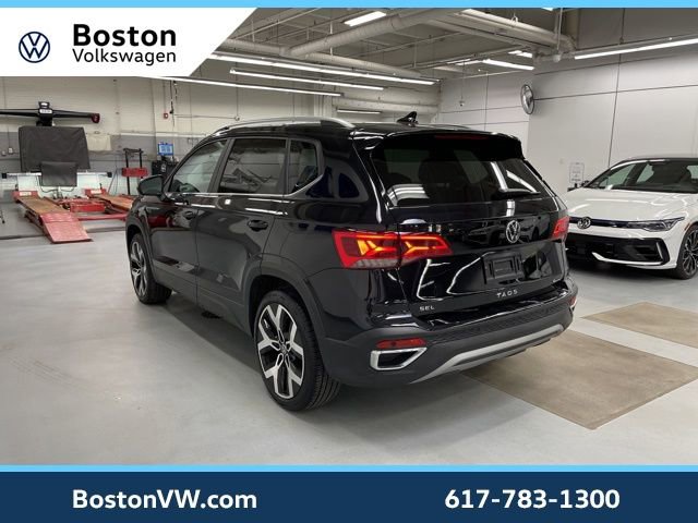 Used 2023 Volkswagen Taos SEL image 2