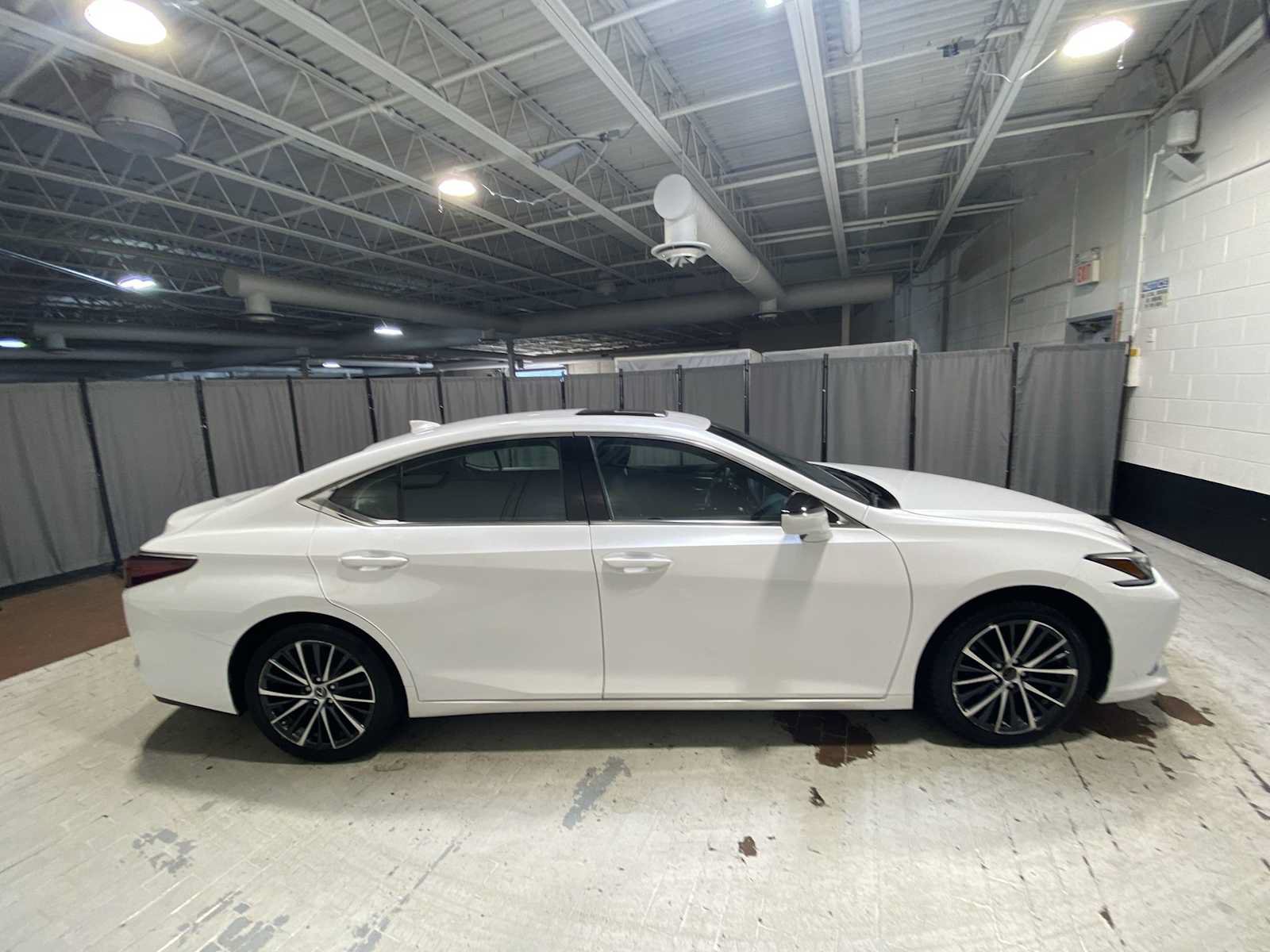 Used 2024 Lexus ES 350 w/ Premium Package FWD image 27
