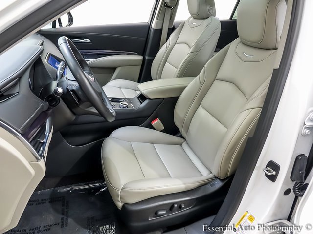 Certified 2023 Cadillac XT4 Luxury w/ Cold Weather Package image 9