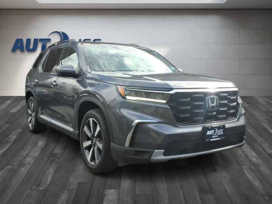 Used 2023 Honda Pilot Touring image 1