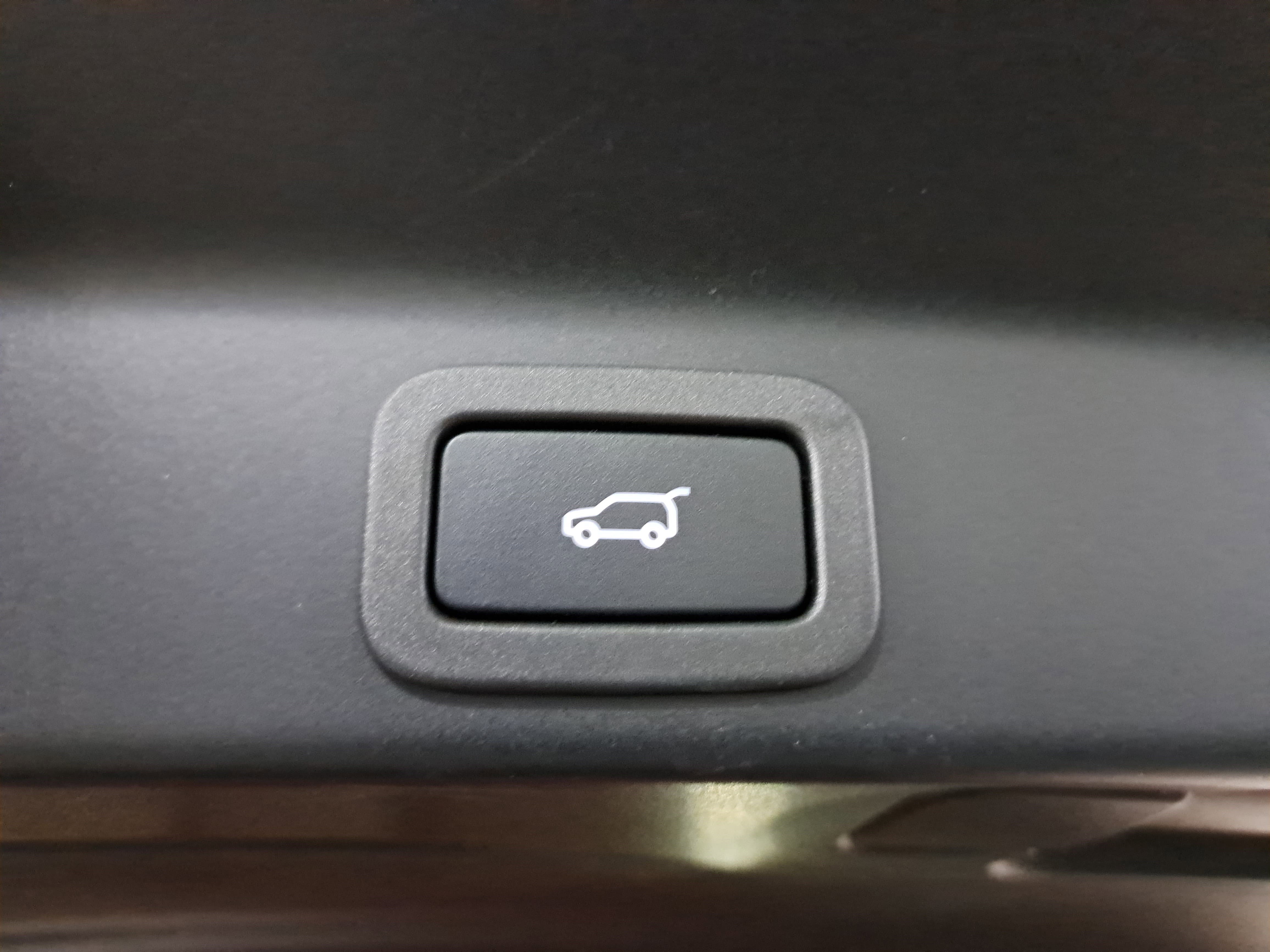 Used 2018 Jaguar F-PACE Prestige image 13