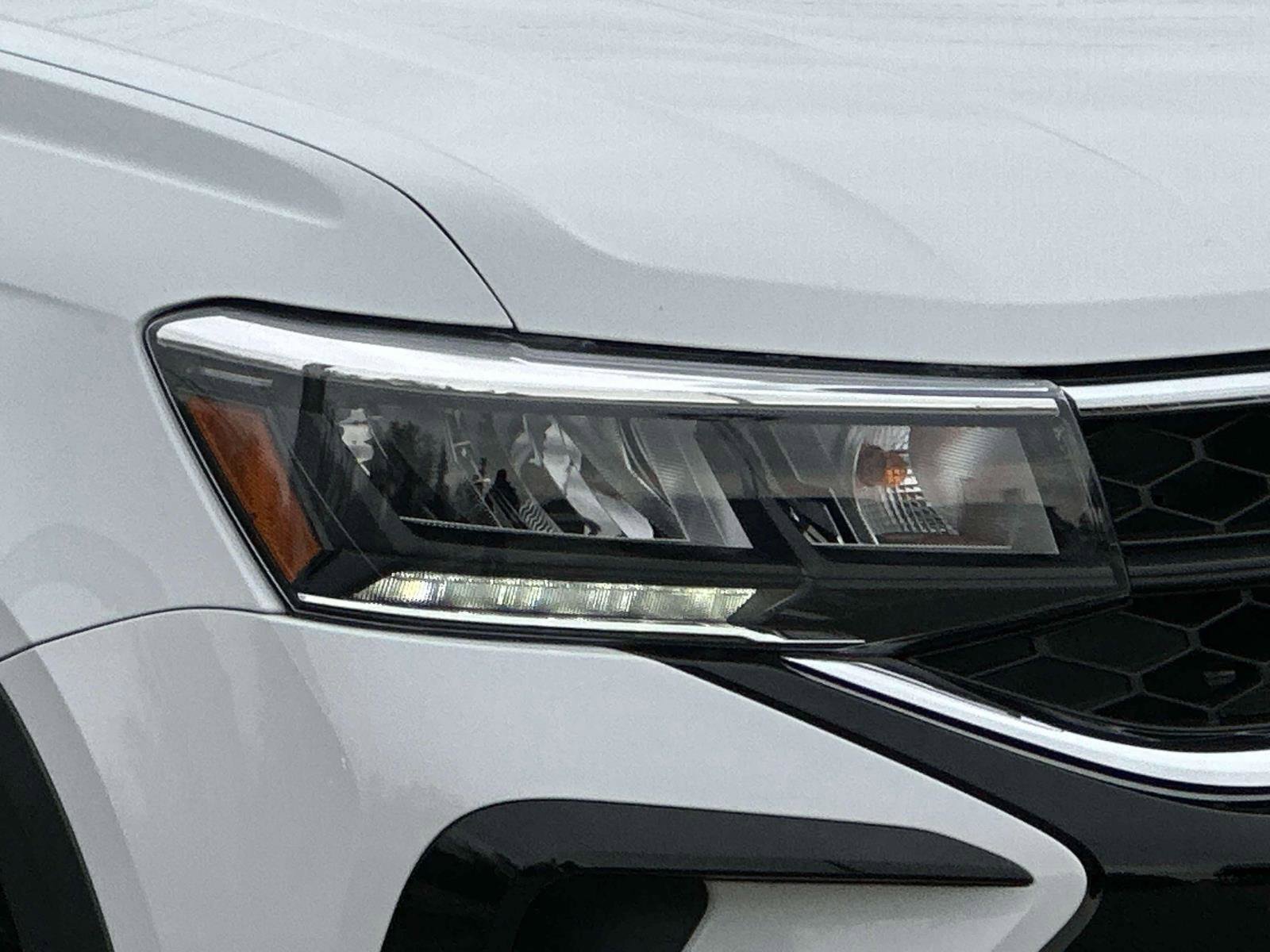 Certified 2022 Volkswagen Taos SE w/ Panoramic Sunroof Package image 7