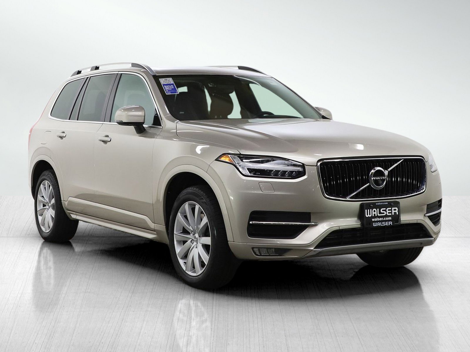 Used 2016 Volvo XC90 T6 Momentum w/ Momentum Plus Package AWD/4WD image 7