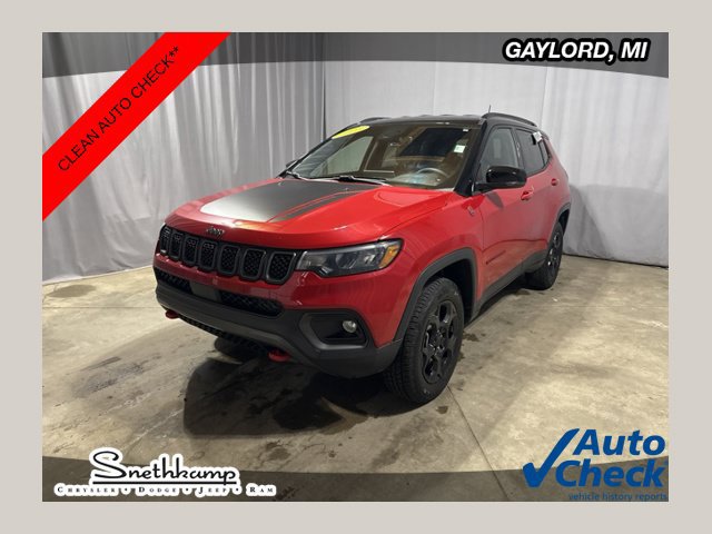 Used 2023 Jeep Compass Trailhawk w/ Trailhawk Convenience Group AWD/4WD image 1