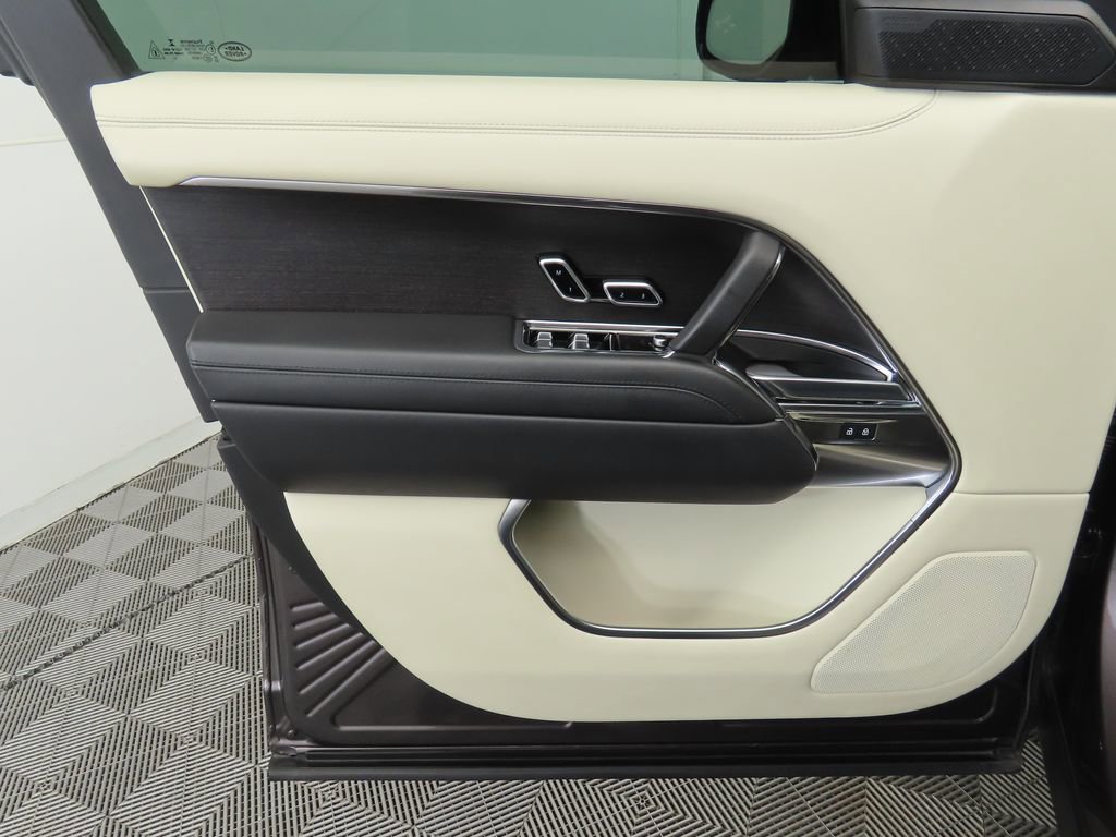 Used 2022 Land Rover Range Rover SE image 24