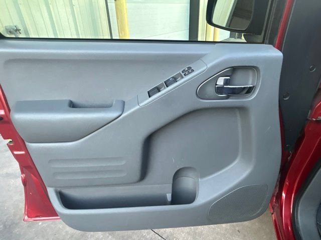 Used 2015 Nissan Frontier SV w/ SV Value Truck Package AWD/4WD image 19