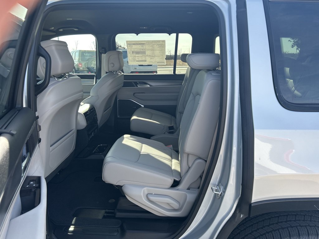 New 2026 Jeep Grand Wagoneer Limited w/ Convenience Group I AWD/4WD image 12