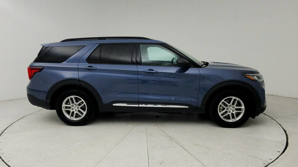 Used 2025 Ford Explorer Active w/ Active Comfort Package RWD image 9
