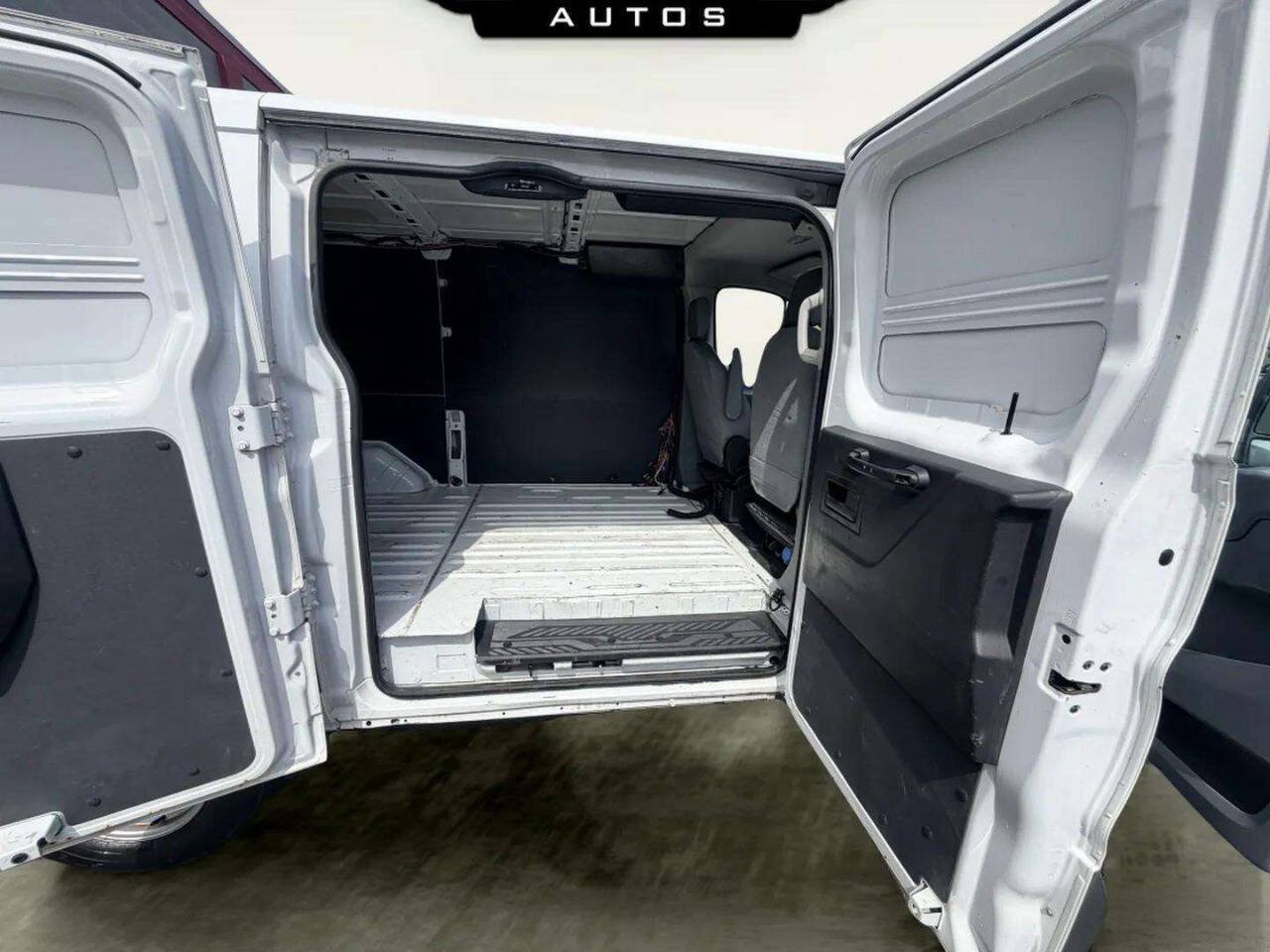 Used 2016 Ford Transit 250 130 Low Roof RWD image 9