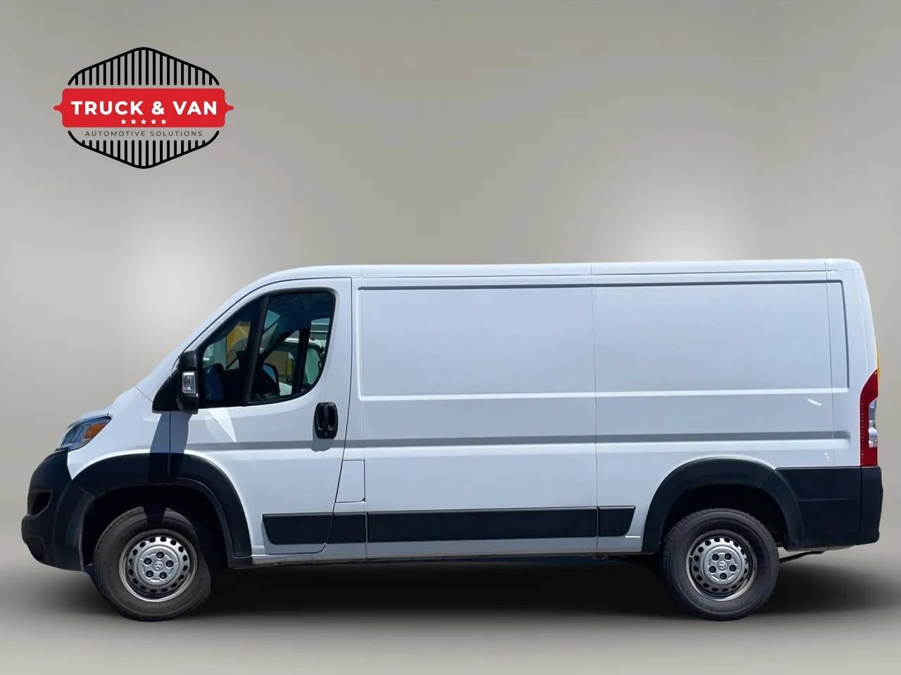 Used 2025 RAM ProMaster 2500 w/ Convenience Group FWD image 3