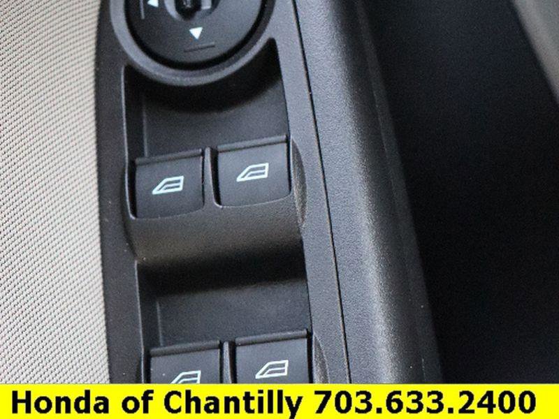 Used 2018 Ford Focus SE w/ SE Appearance Package image 21