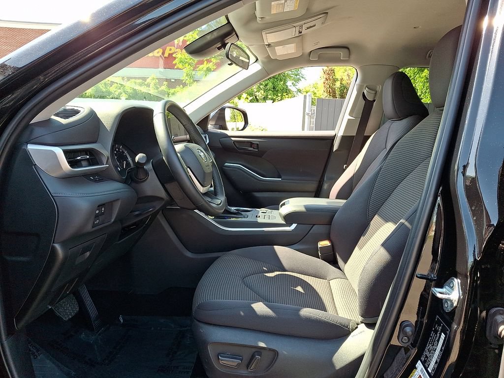 Certified 2025 Toyota Highlander LE AWD/4WD image 14