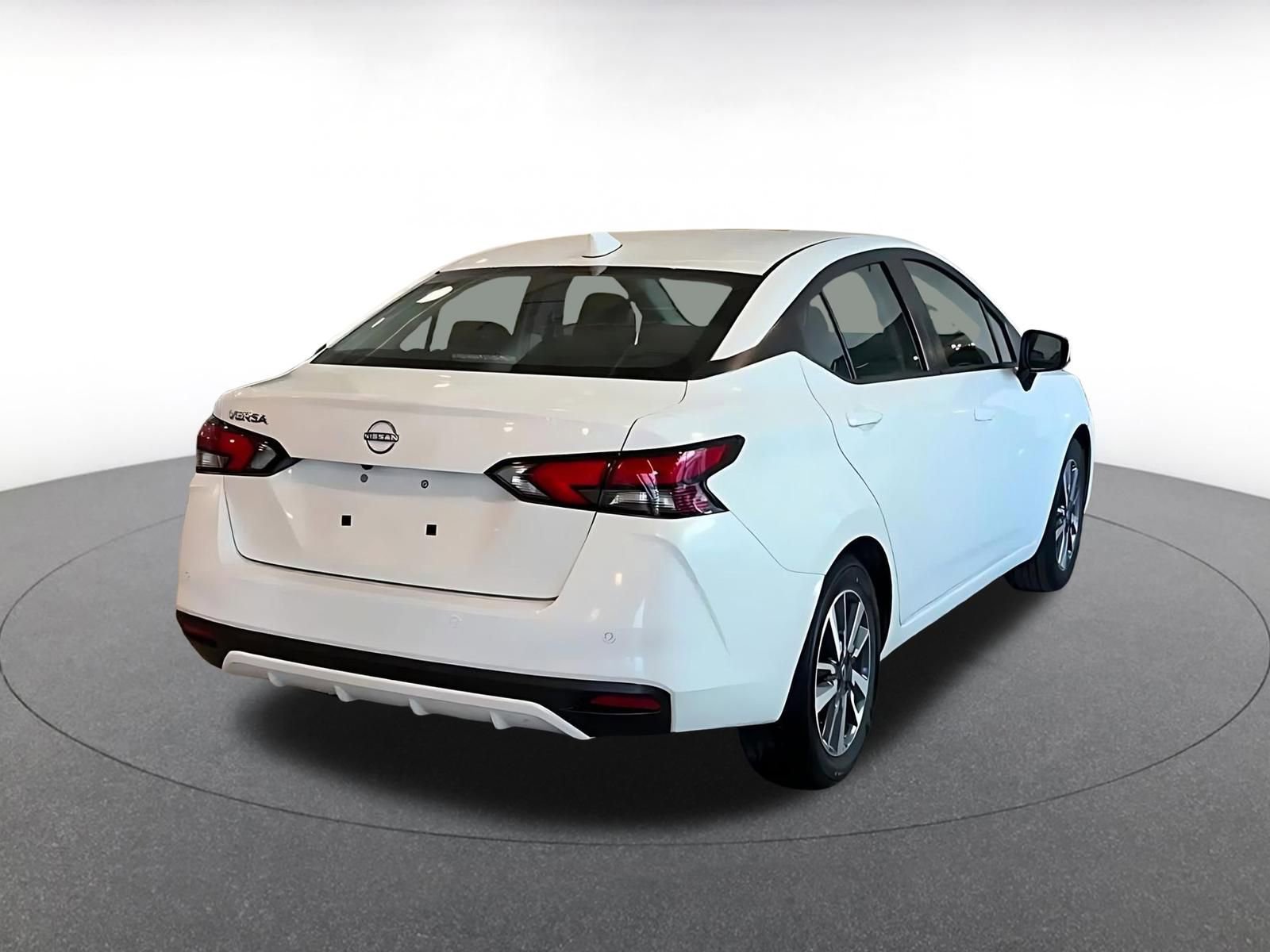 Used 2025 Nissan Versa SV image 14