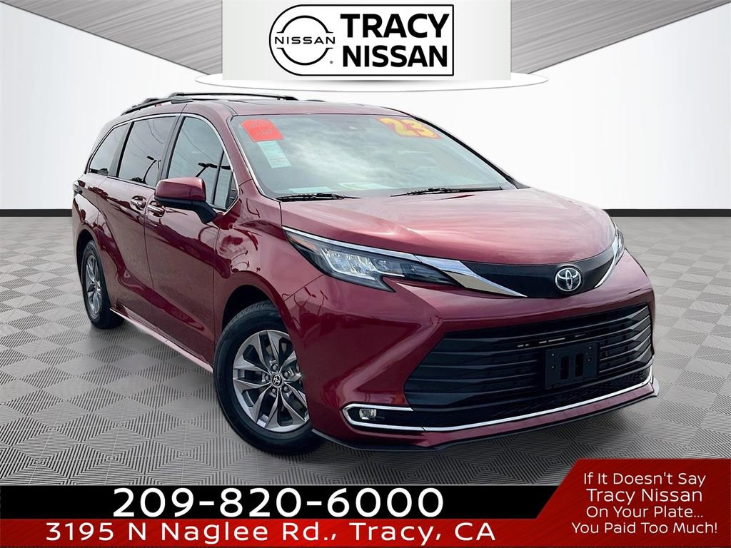 Used 2023 Toyota Sienna XLE image 1