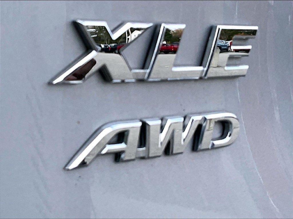 Used 2022 Toyota RAV4 XLE AWD/4WD image 29