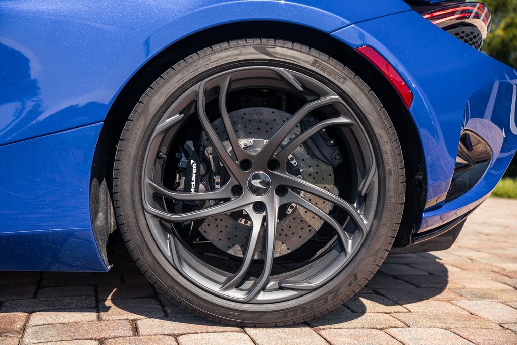 Used 2024 McLaren 750S Spider RWD image 16