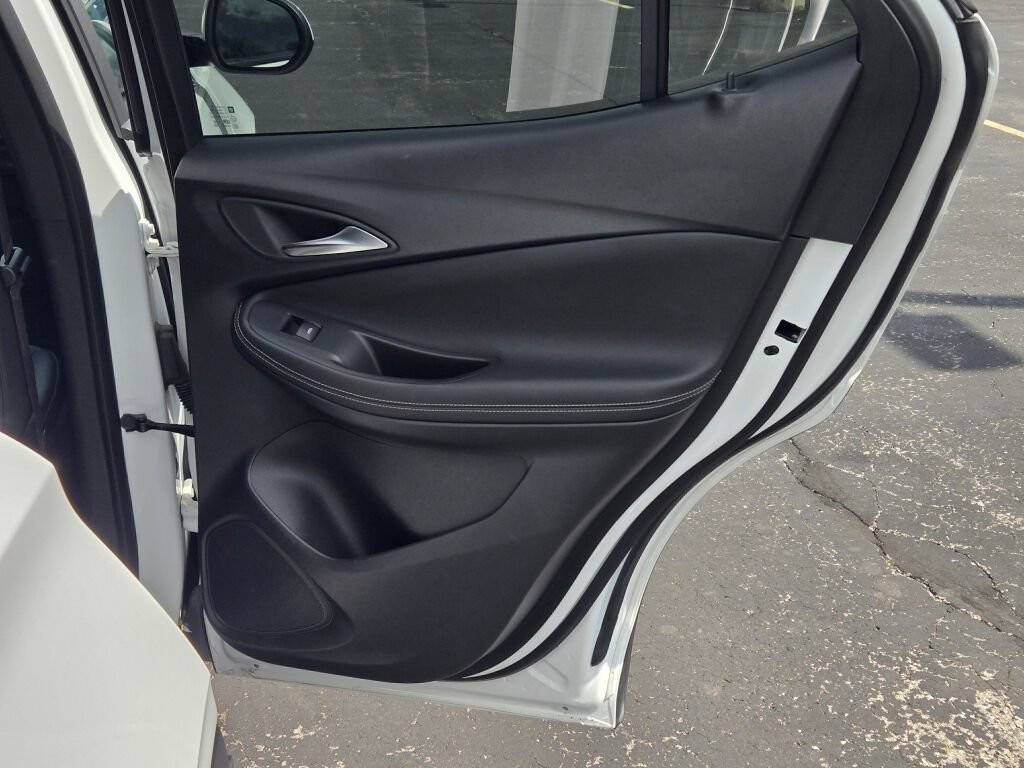 Certified 2025 Buick Encore GX Preferred FWD image 9