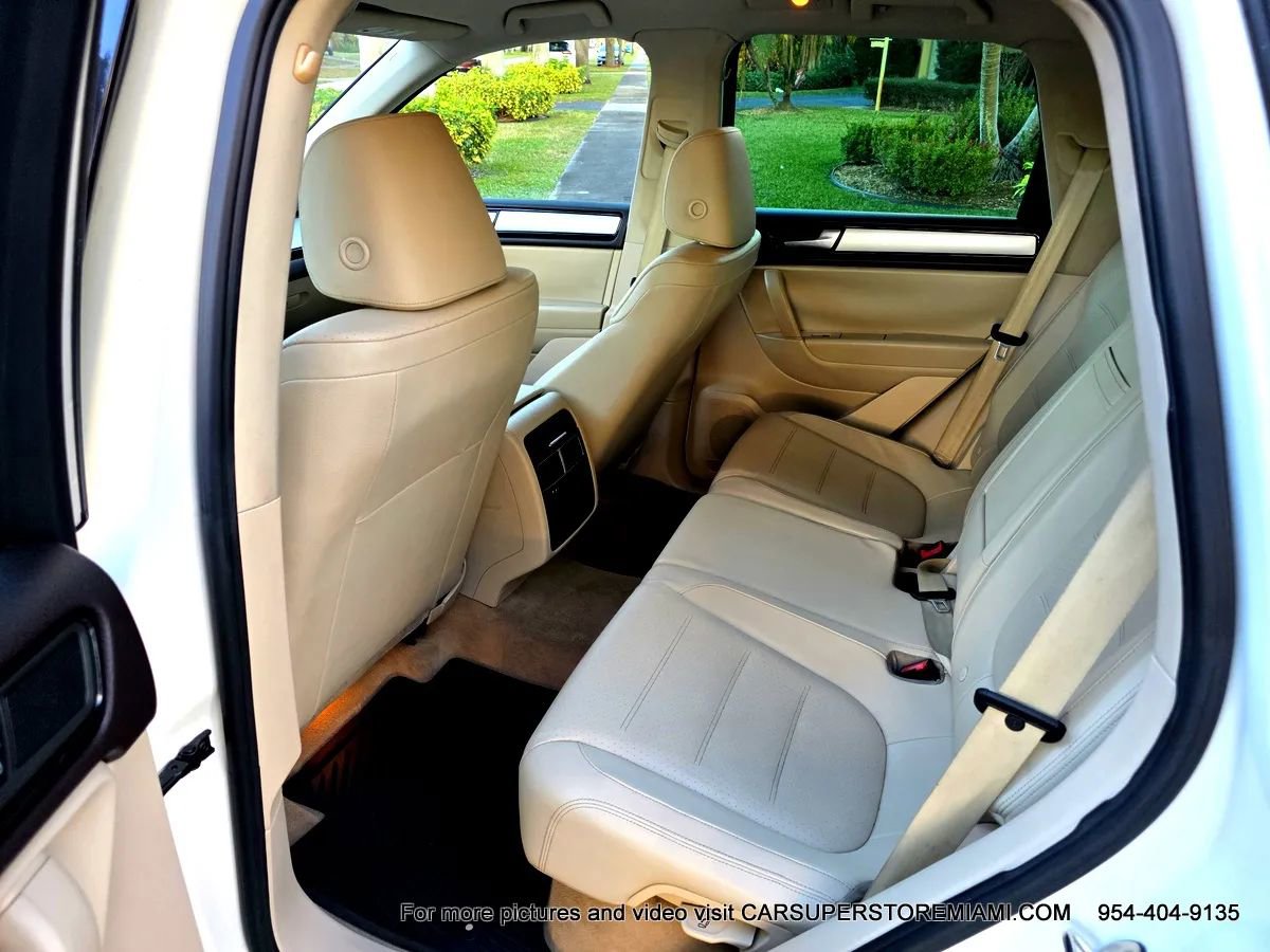 Used 2011 Volkswagen Touareg Sport image 40