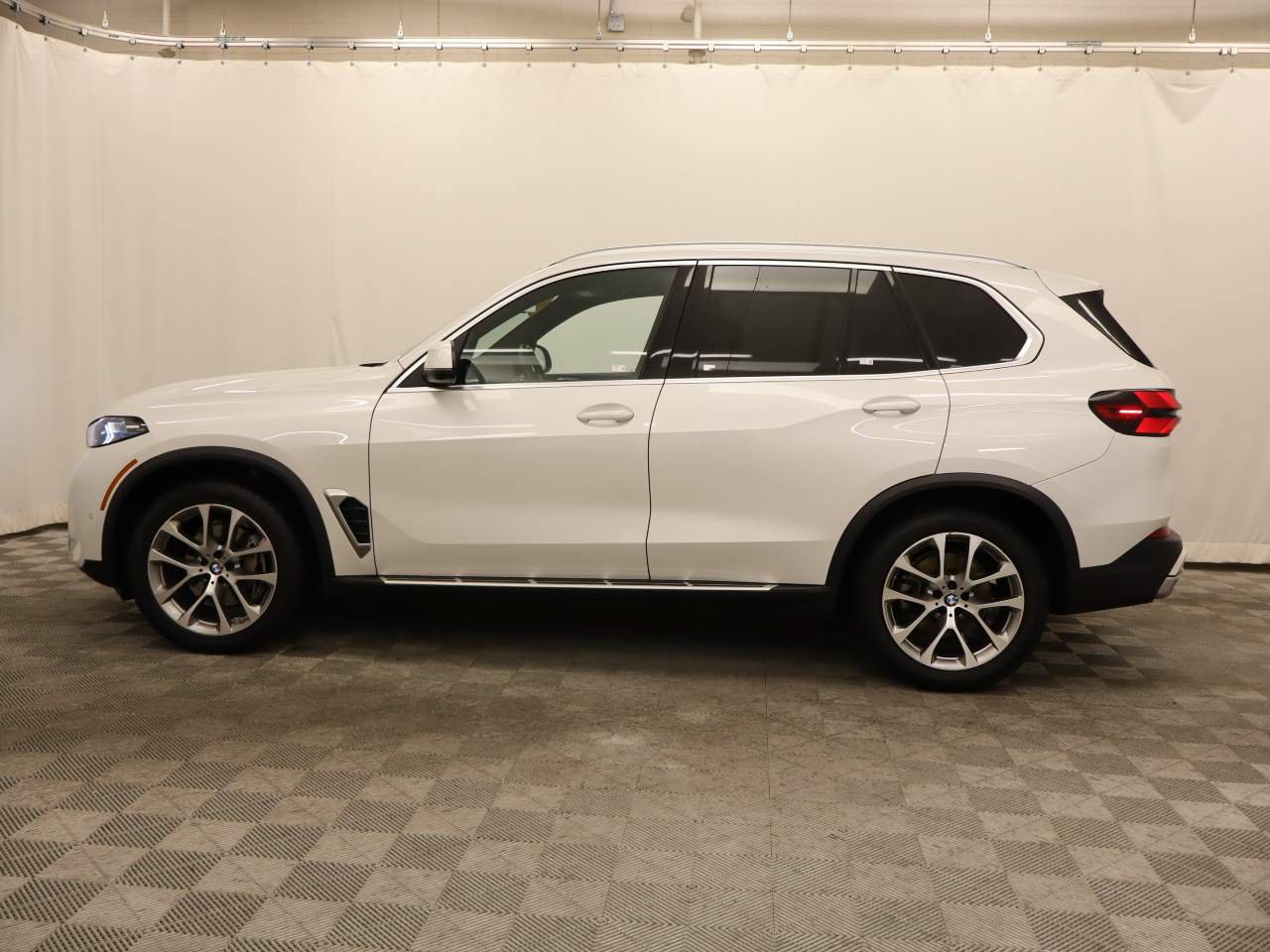 Used 2024 BMW X5 xDrive40i image 2
