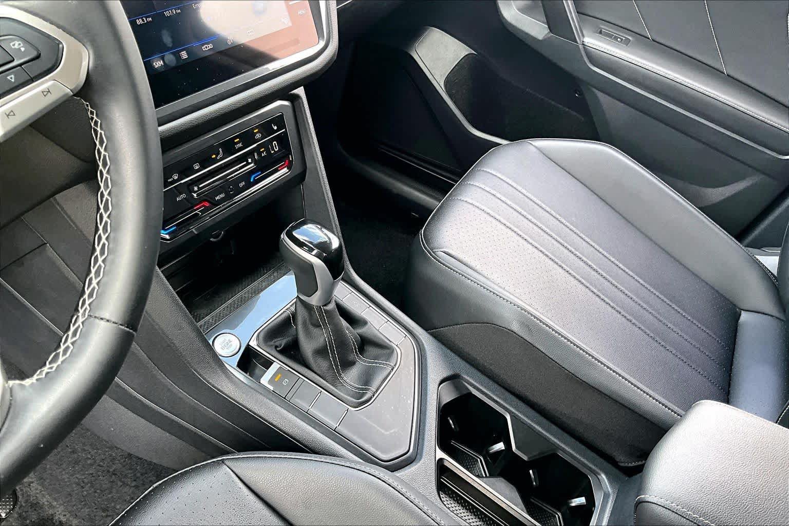 Used 2024 Volkswagen Tiguan SE FWD image 15