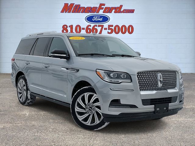 Used 2023 Lincoln Navigator Reserve AWD/4WD image 2