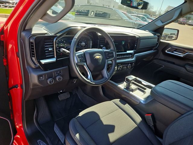 Used 2025 Chevrolet Silverado 1500 LT RWD image 10