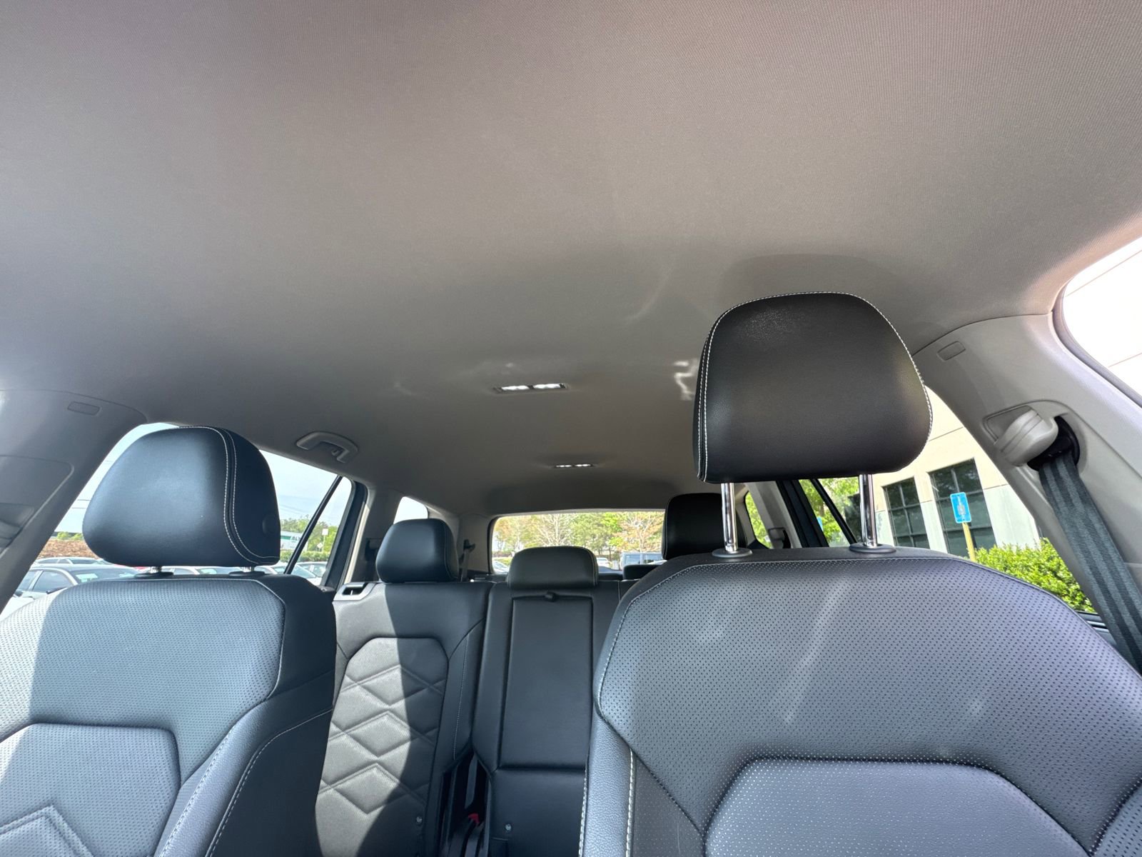 Used 2025 Volkswagen Atlas SE FWD image 32
