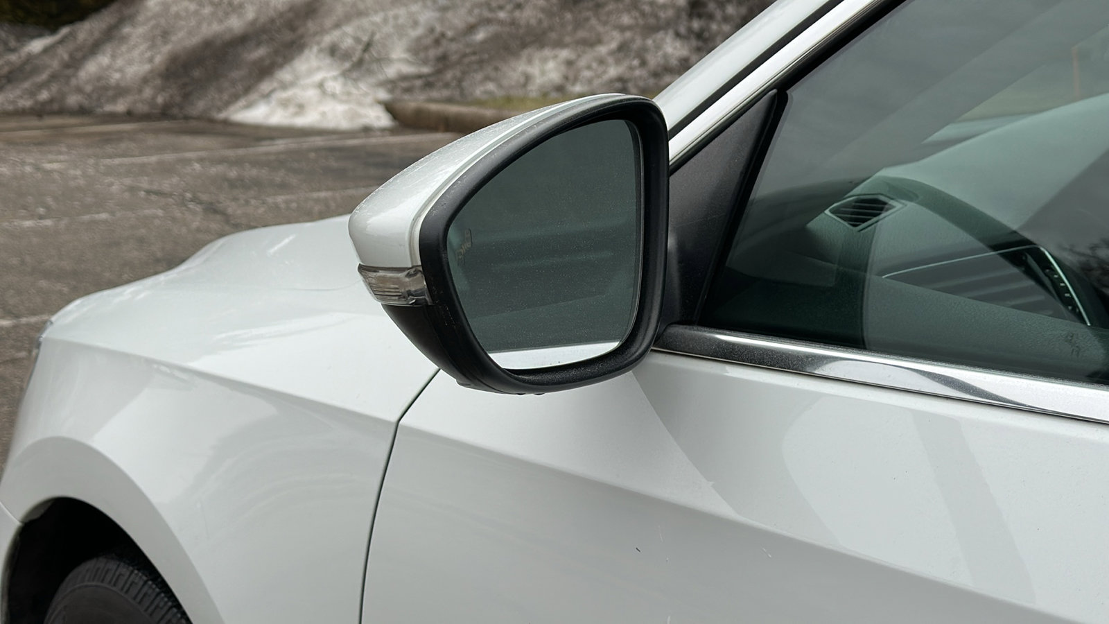 Used 2018 Volkswagen Passat 2.0T SEL Premium image 11