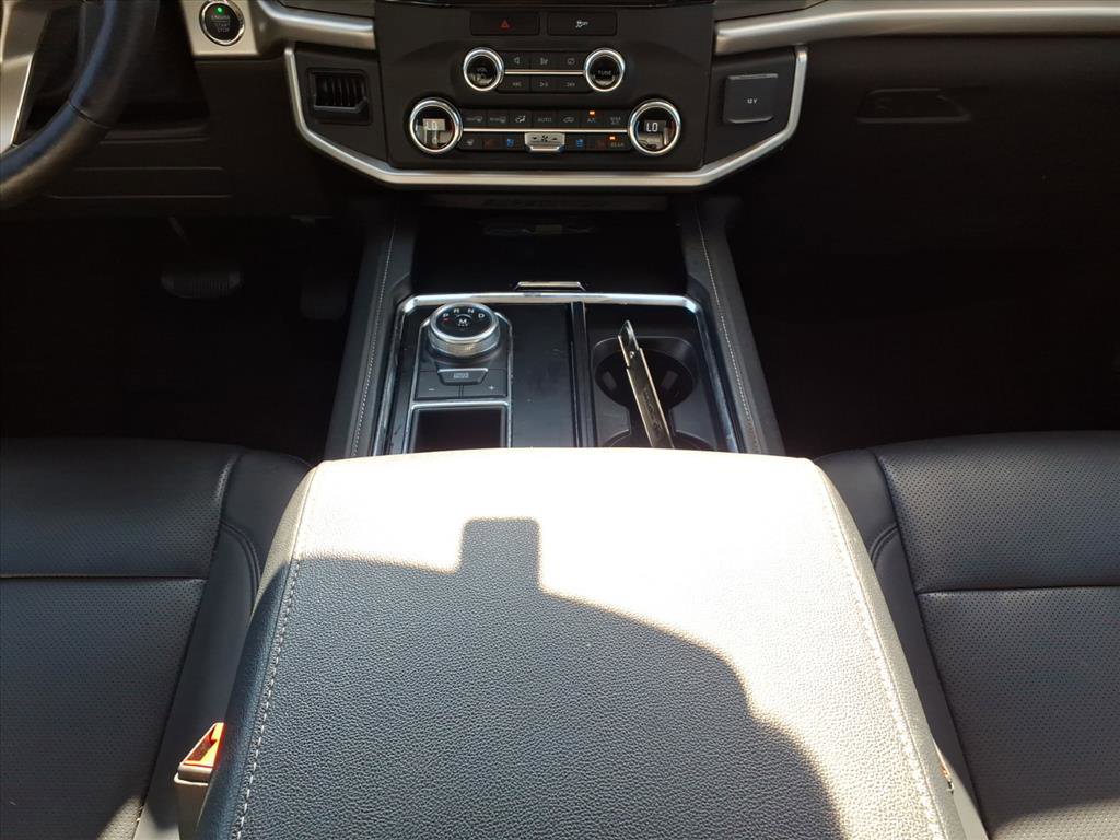 Used 2023 Ford Expedition XLT image 18