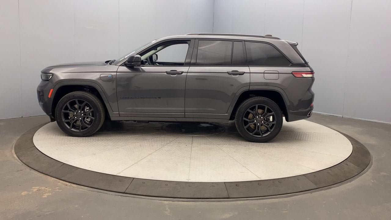 Used 2023 Jeep Grand Cherokee 30th Anniversary AWD/4WD image 2