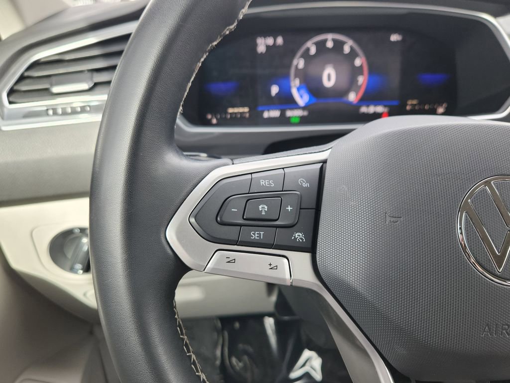 Used 2022 Volkswagen Tiguan SE image 16