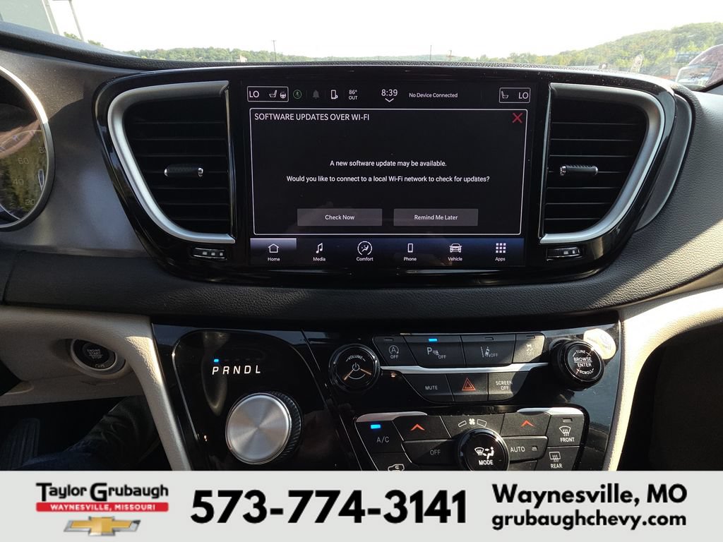 Used 2023 Chrysler Pacifica Touring-L FWD image 10