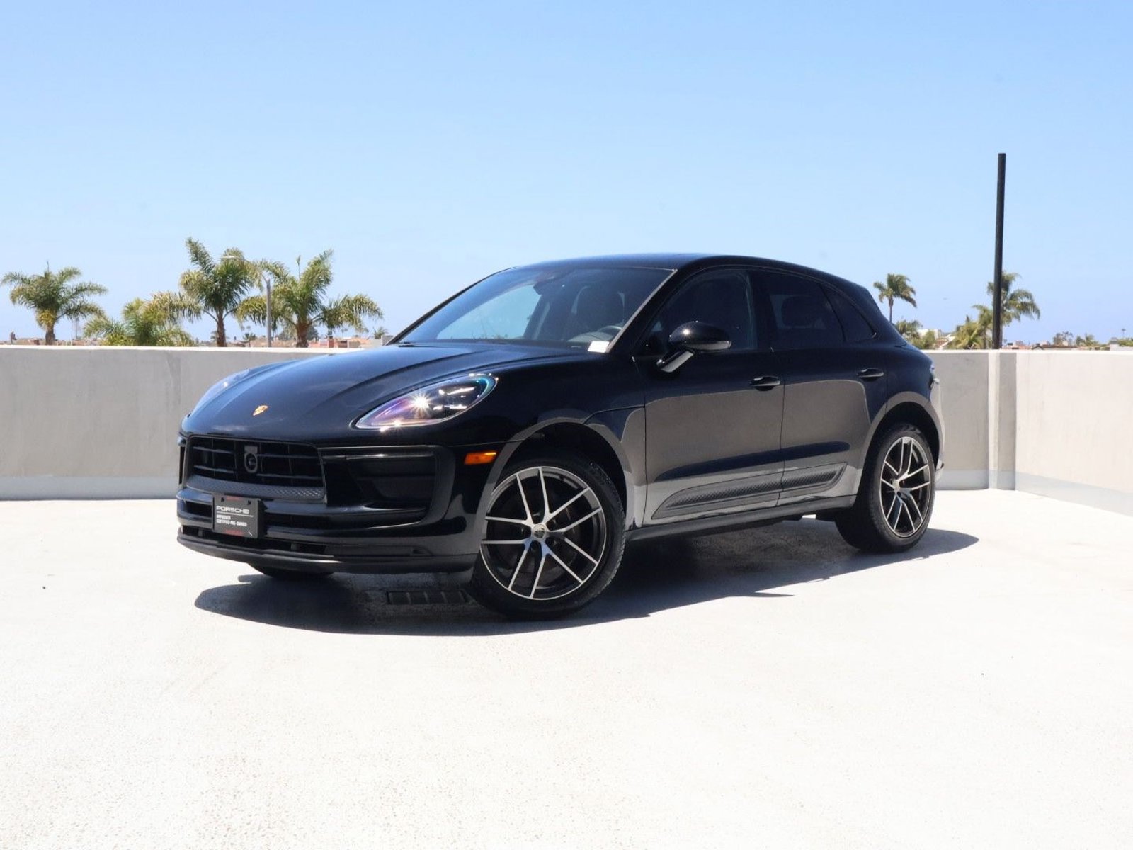 Certified 2025 Porsche Macan w/ Premium Package Plus AWD/4WD image 1