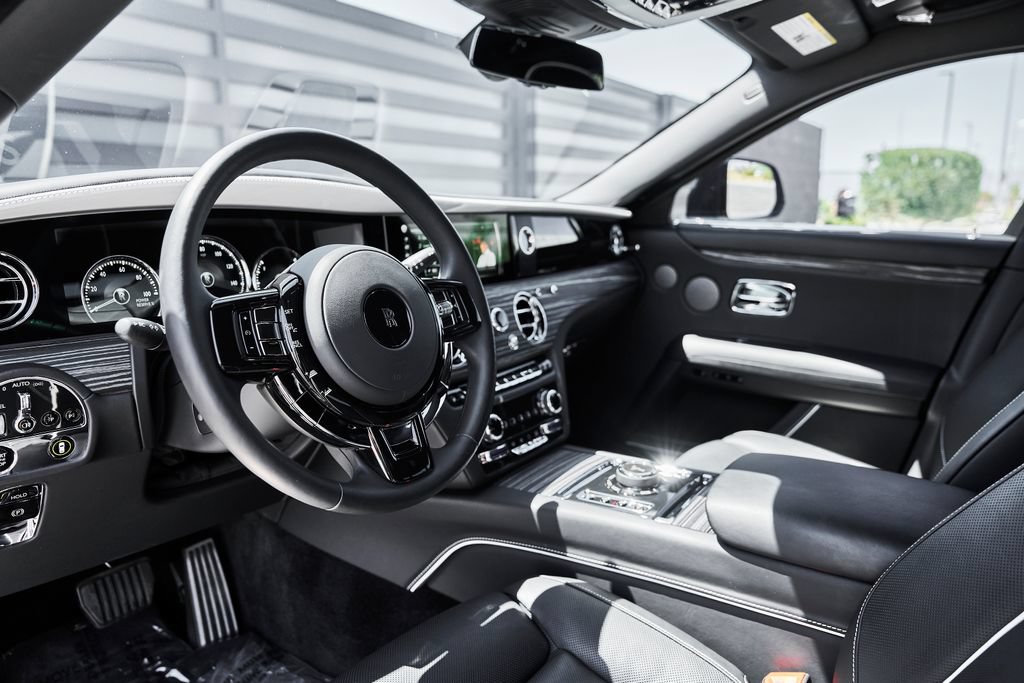 Used 2023 Rolls-Royce Ghost AWD/4WD image 2