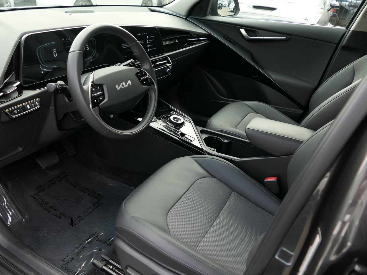Used 2025 Kia Niro EX image 12