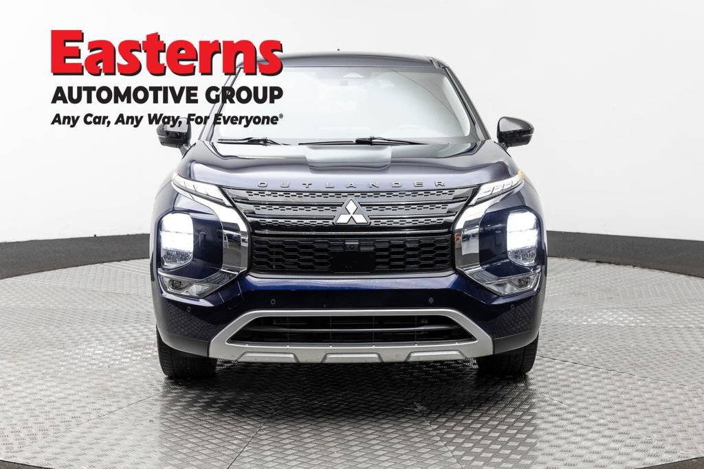 Used 2022 Mitsubishi Outlander SE AWD/4WD image 2