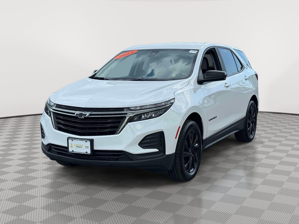 Used 2023 Chevrolet Equinox LS w/ LS Convenience Package AWD/4WD image 3