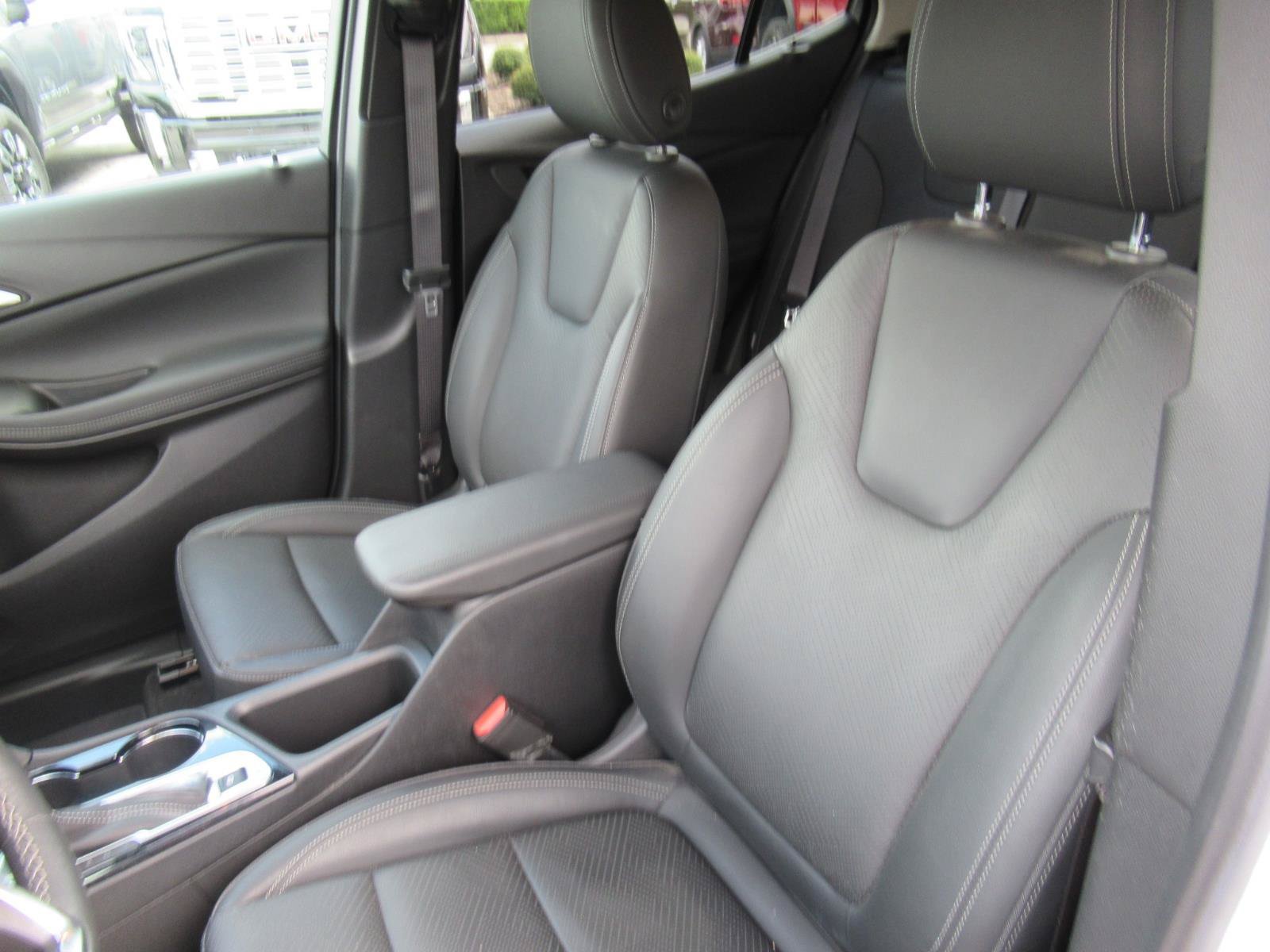 Used 2022 Buick Encore GX Essence FWD image 17