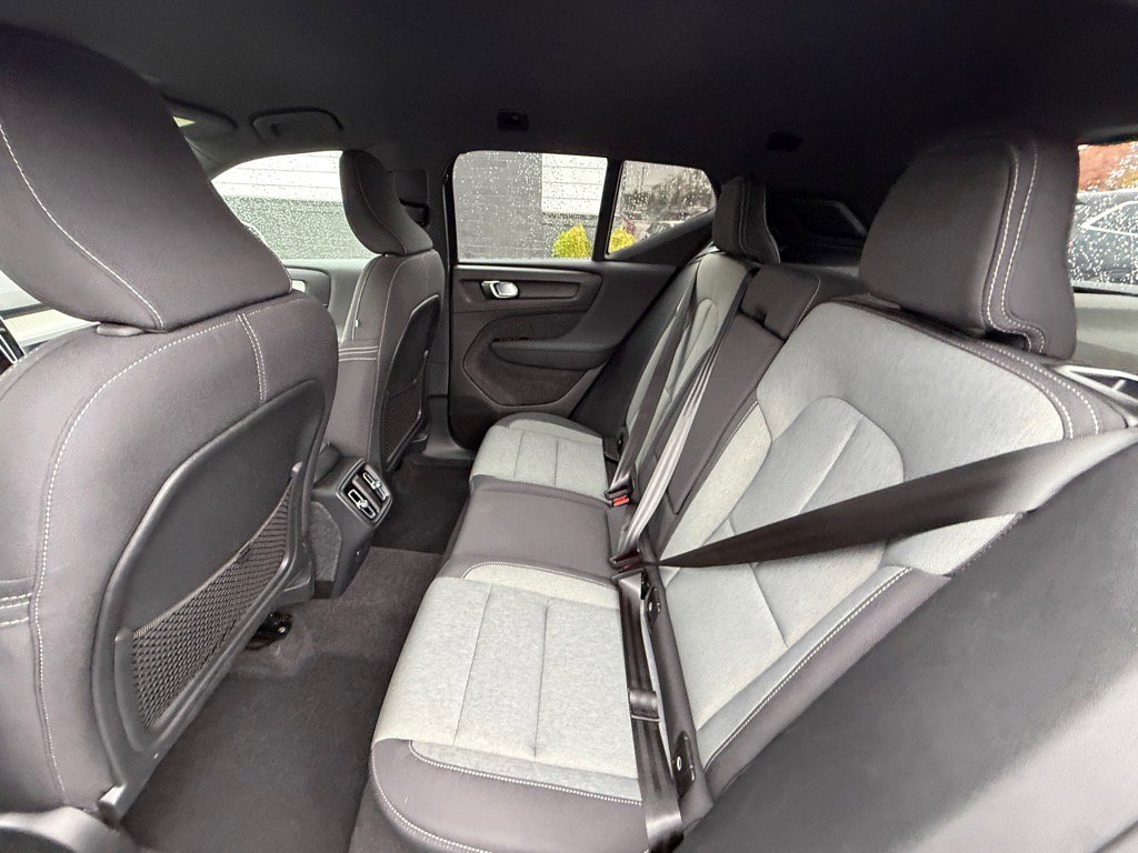 Used 2023 Volvo XC40 B5 Core AWD/4WD image 17