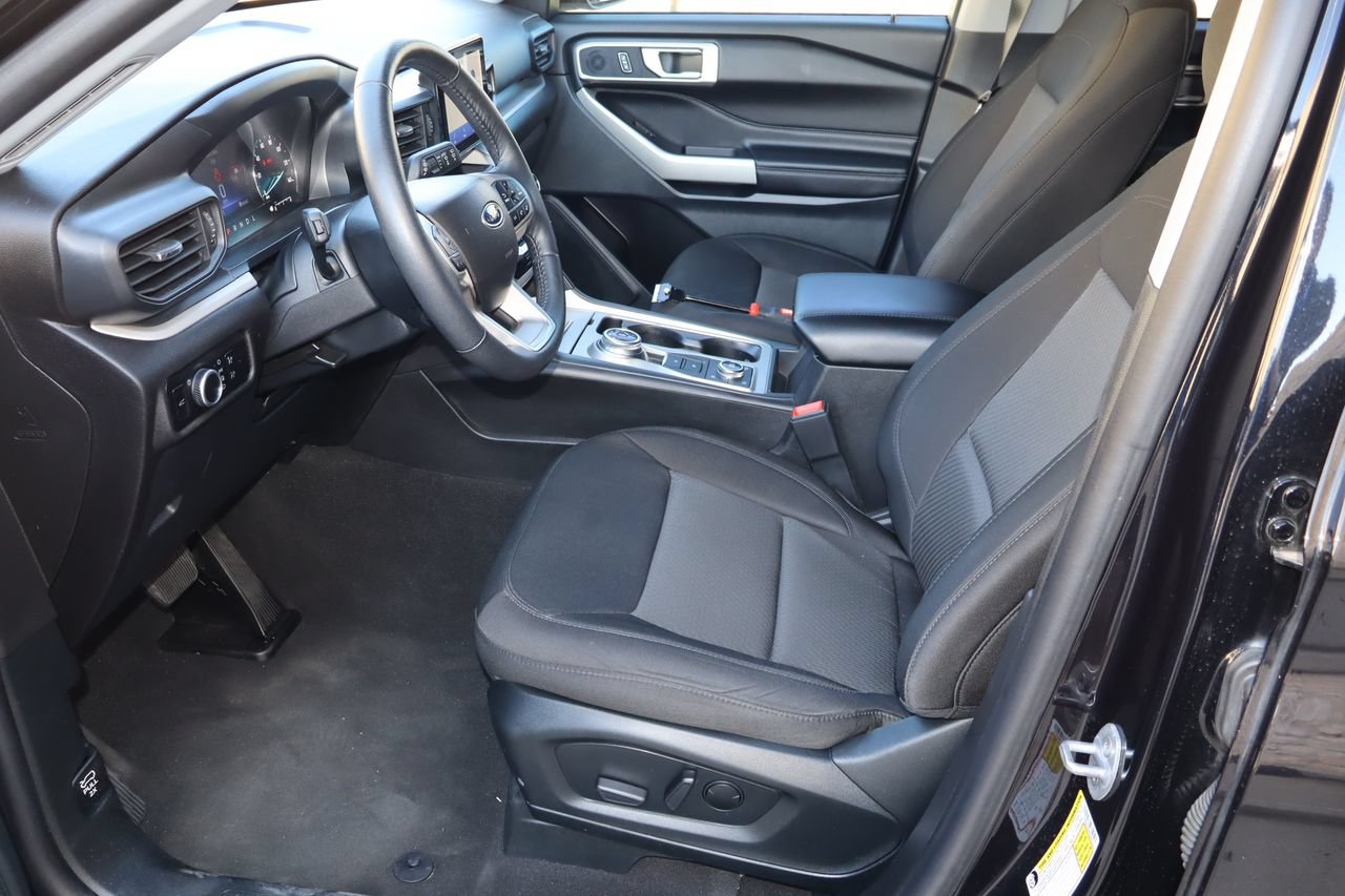 Used 2023 Ford Explorer XLT AWD/4WD image 16