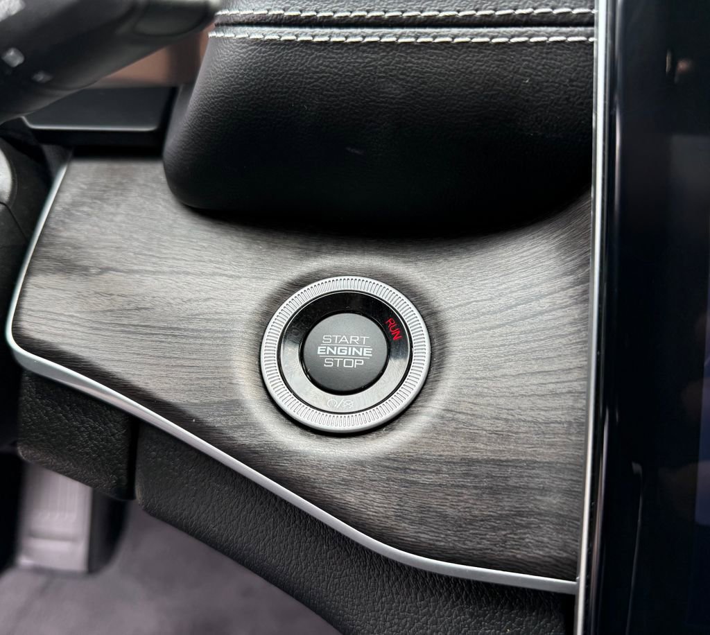 Used 2023 Jeep Grand Cherokee L Limited image 7