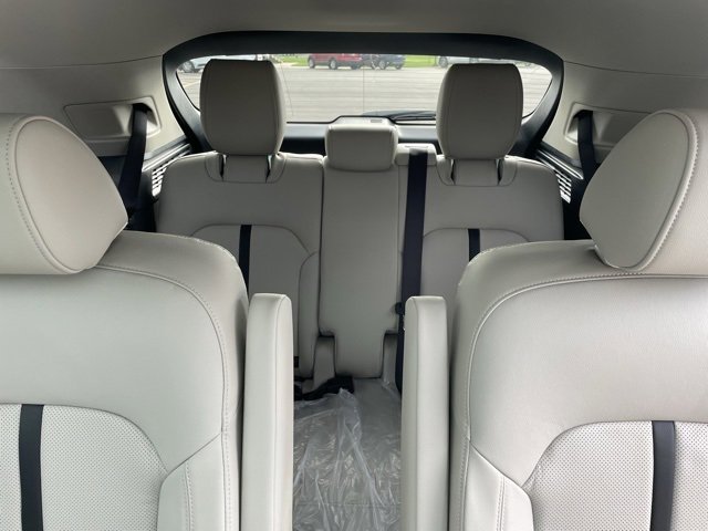 Used 2024 MAZDA CX-90 Plug-In Hybrid w/ Premium Pkg image 11