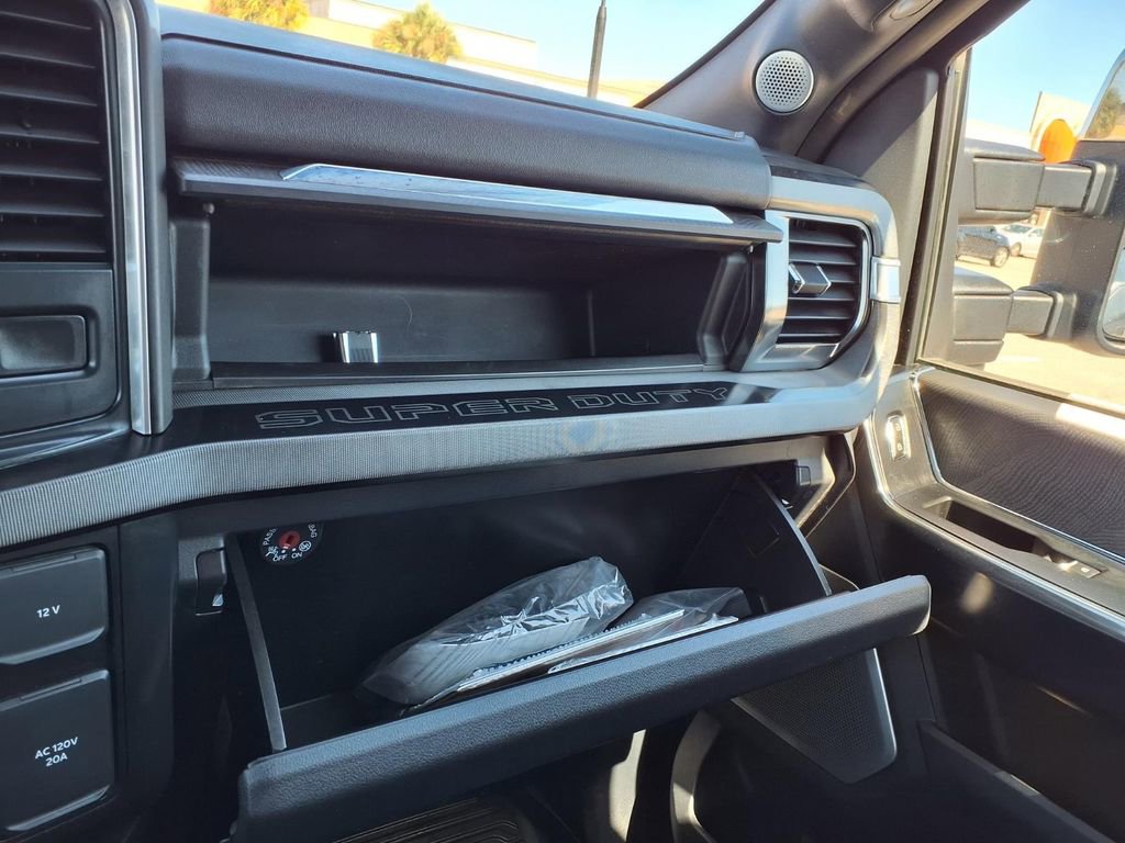 Used 2023 Ford F250 Platinum AWD/4WD image 34