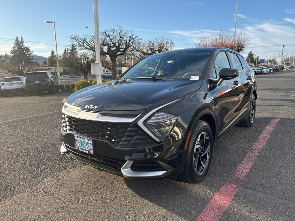 Used 2024 Kia Sportage LX image 3