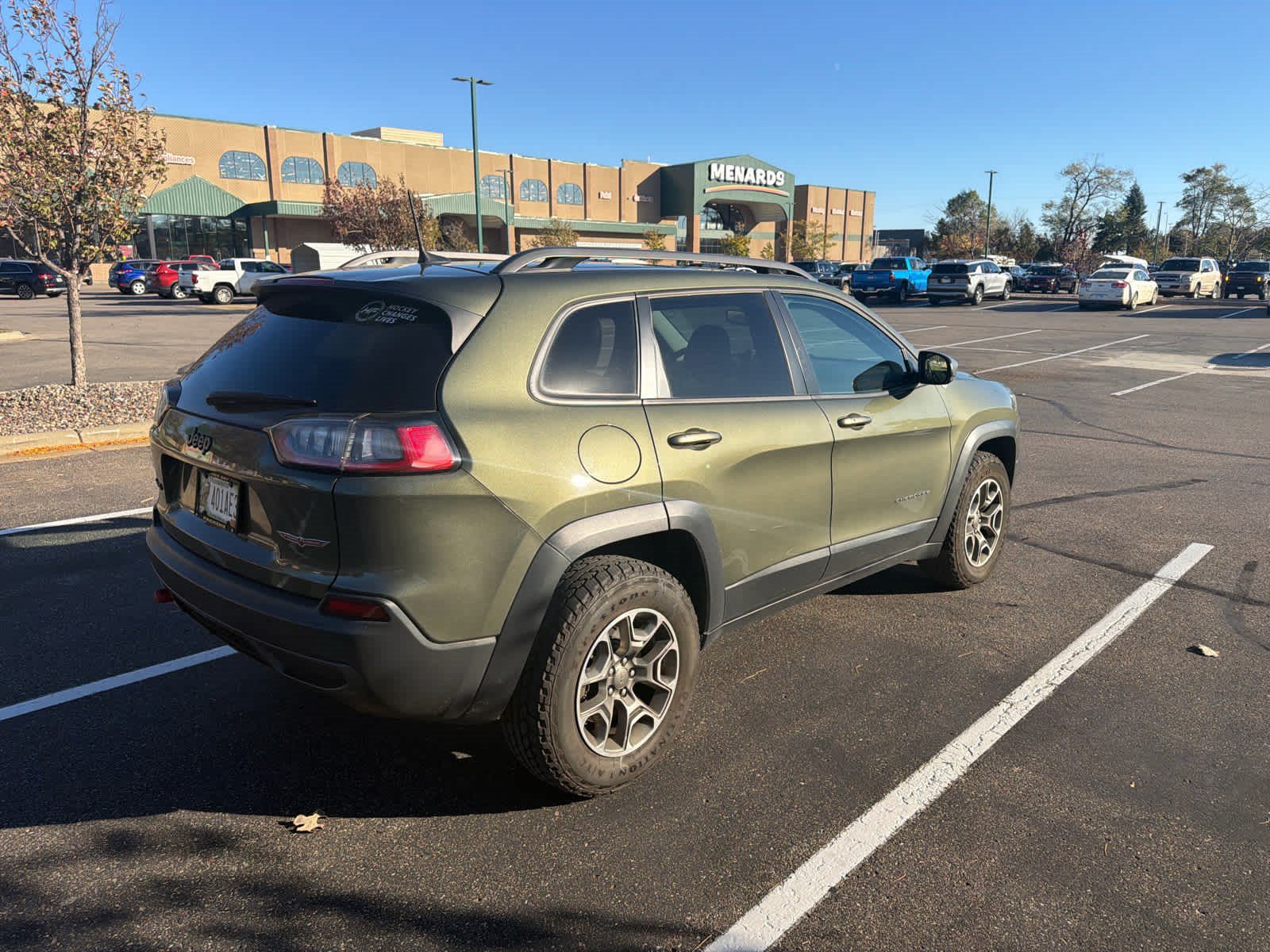 Used 2019 Jeep Cherokee Trailhawk w/ Comfort/Convenience Group AWD/4WD image 2