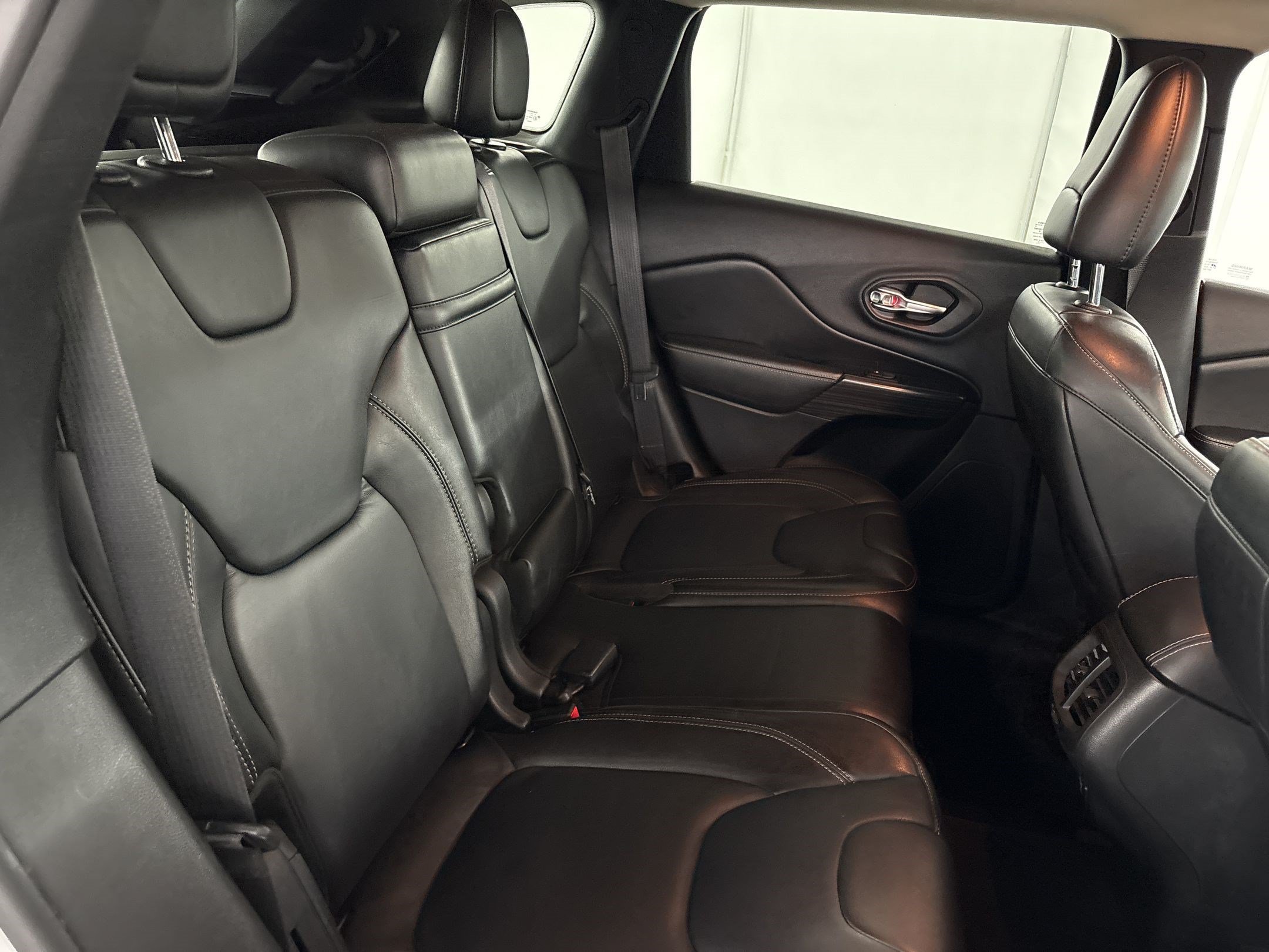 Used 2014 Jeep Cherokee Limited FWD image 31