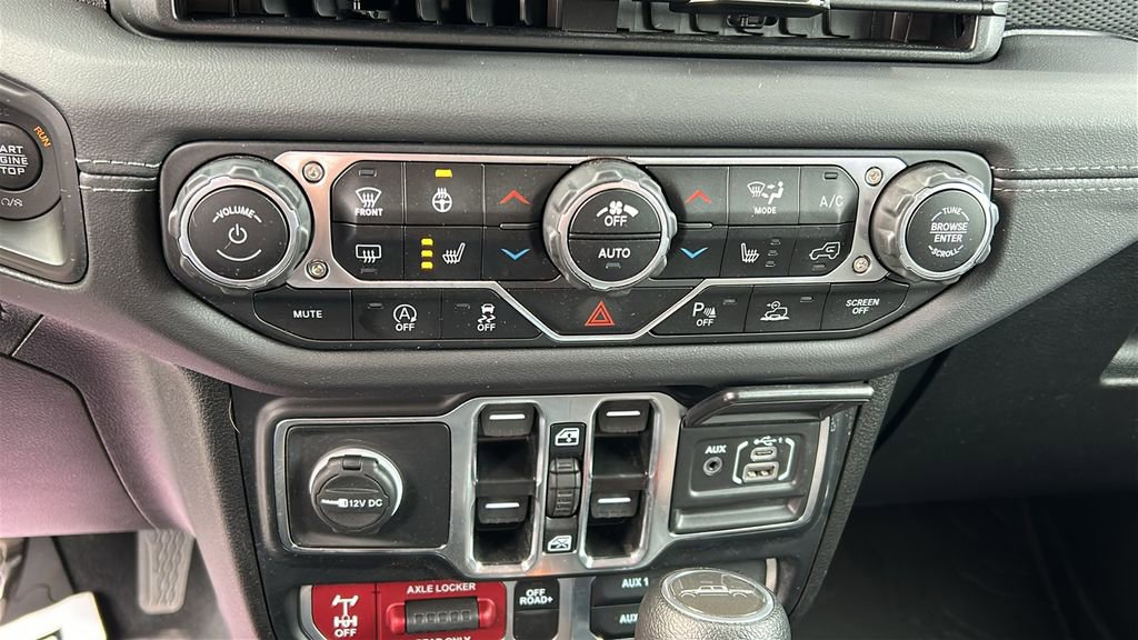 Used 2024 Jeep Gladiator Mojave w/ Technology Group image 18