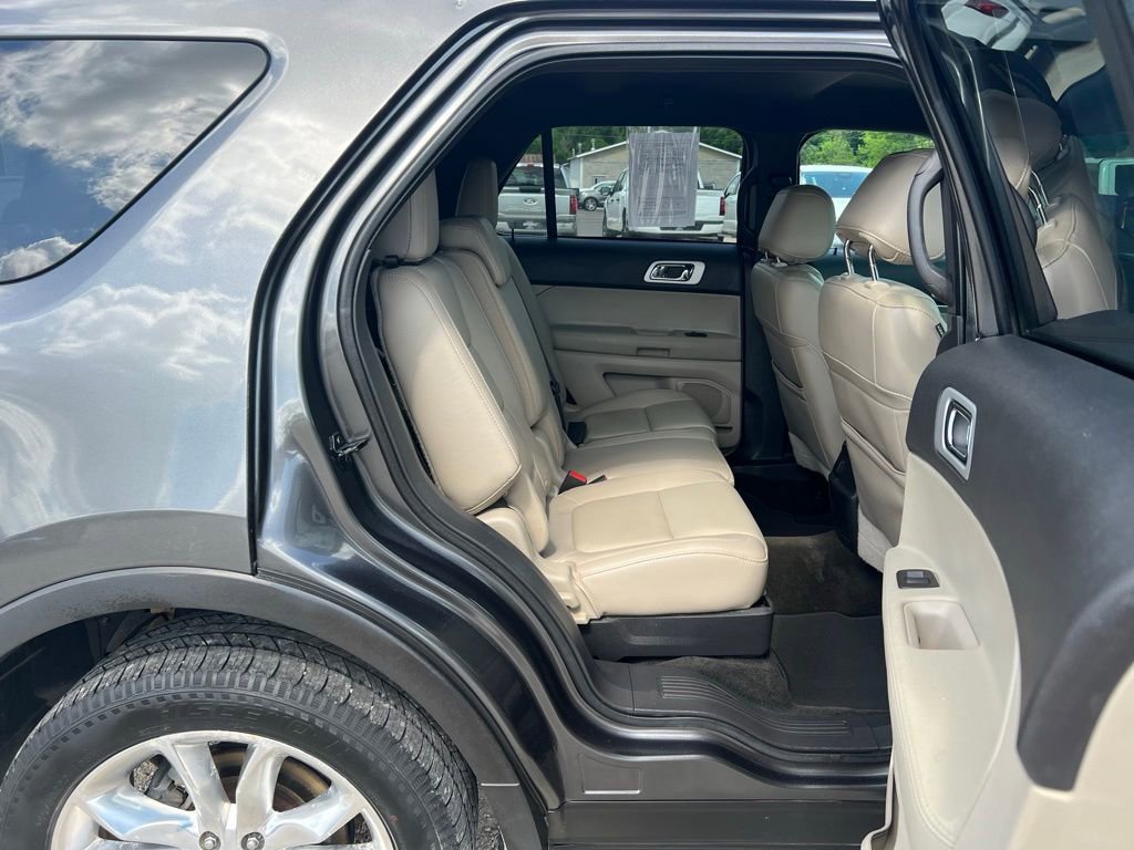 Used 2015 Ford Explorer XLT w/ Equipment Group 202A AWD/4WD image 19