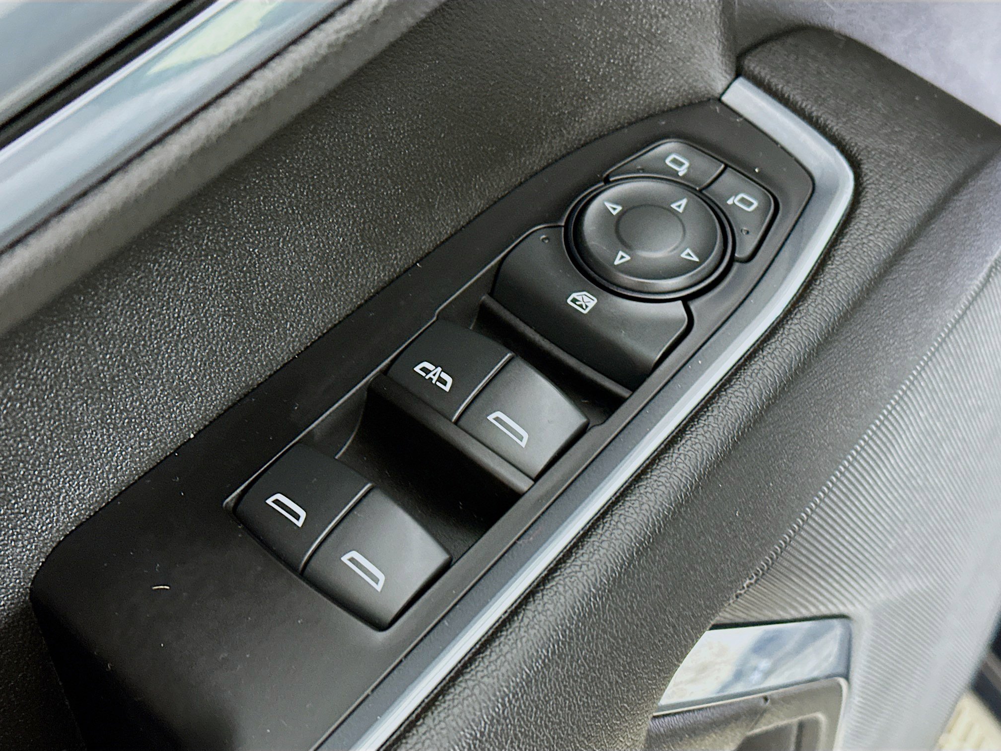 Used 2023 Chevrolet Silverado 1500 LT AWD/4WD image 17