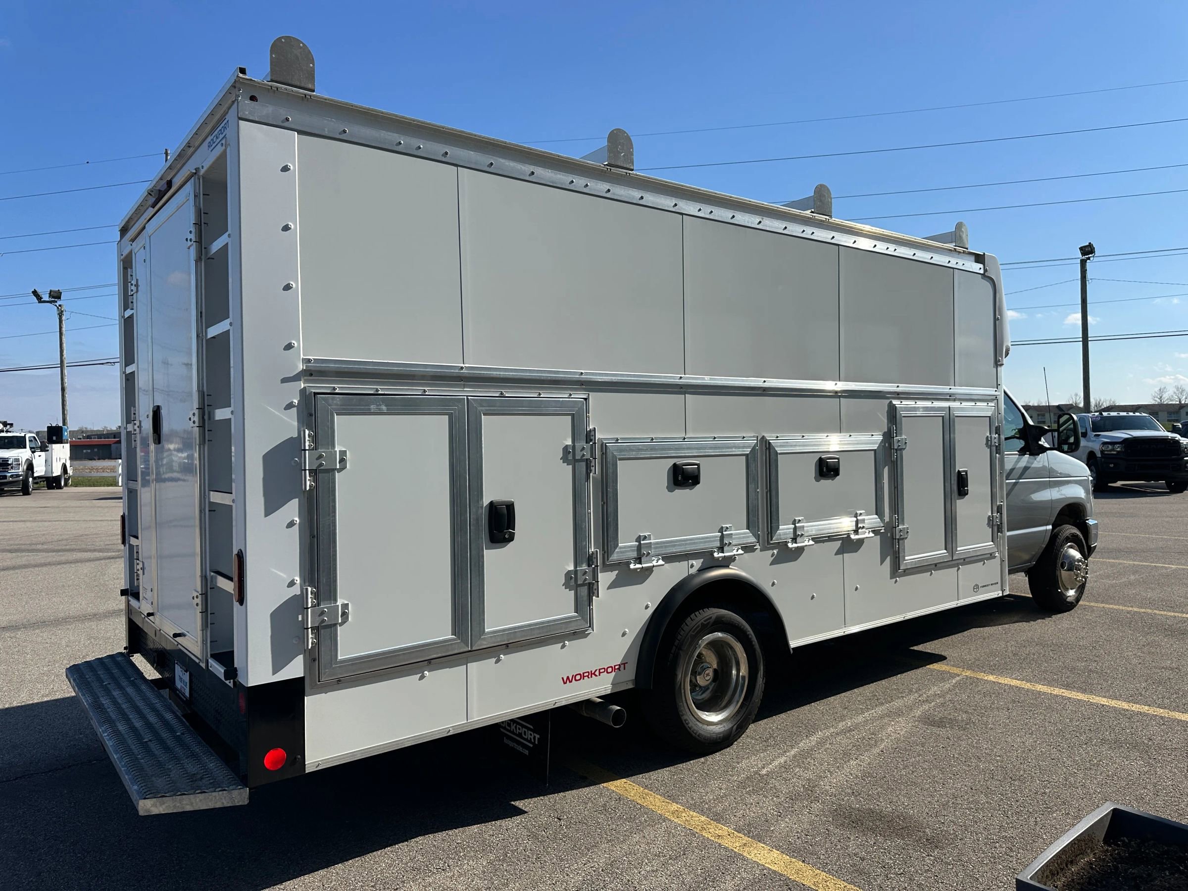 Used 2025 Ford E-450 and Econoline 450 Super Duty w/ Driver's Safety Package RWD image 15